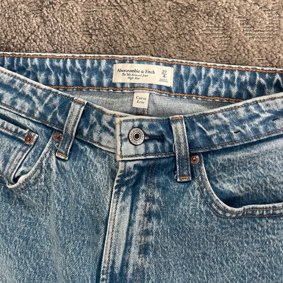 Abercrombie Curve Love High Rise 90s Relaxed Jean - Picture 7 of 9